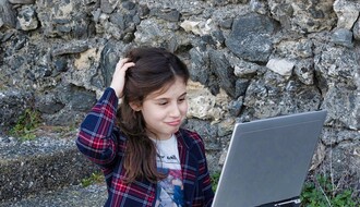 ISTRAŽIVANJE: Deca sve mlađa postaju zavisna od interneta
