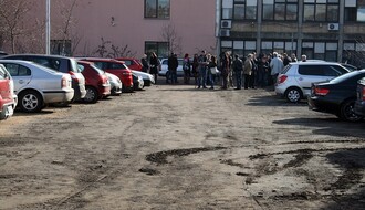 NEPROCENJIVO: Novi Sad otišao korak dalje, evo ko je otvorio zemljani parking!