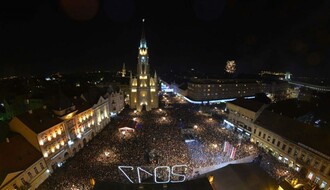 Više od 40.000 ljudi uživalo sinoć na novosadskim ulicama FOTO