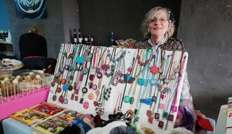 NOVOSAĐANI: Profesorka književnosti koja se u penziji posvetila umetnosti
