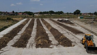 PRVI U SRBIJI: Umesto na deponiji, biljni "otpad" iz NS završava u kompostilištu "Zelenila" (FOTO)