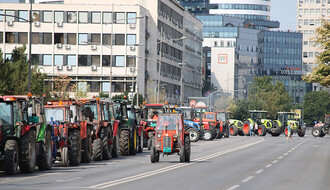 Nakon sutrašnjeg sastanka sa premijerkom ratari odlučuju da li će nastaviti sa blokadama – traktori ostaju na ulicama