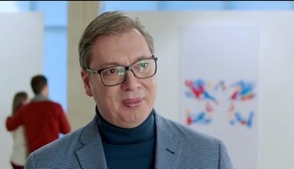 NOVI SNS SPOT: Šta Vučić vidi na slici na zidu (VIDEO)
