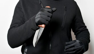 Maloletnik iz Srbobrana pljačkao prodavnice uz pretnju nožem