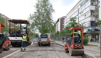 FOTO: Počela rekonstrukcija 132 parking mesta na Bulevaru oslobođenja