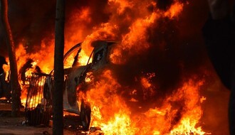 Porodica kojoj su zapaljeni automobili kaže da nije zaplašena