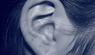 Pirsingom uha protiv migrene