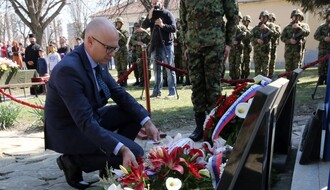 FOTO: U Novom Sadu obeležen Dan sećanja na poginule u NATO bombardovanju