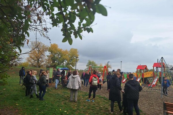 FOTO: Otvorena treća slobodna biblioteka u Sremskoj Kamenici FOTO: Otvorena treća slobodna biblioteka u Sremskoj Kamenici