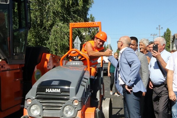 FOTO: Gradonačelnik obišao radove na putnoj infrastrukturi u Kaću