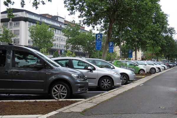 FOTO: Završena rekonstrukcija parkinga na Bulevaru oslobođenja