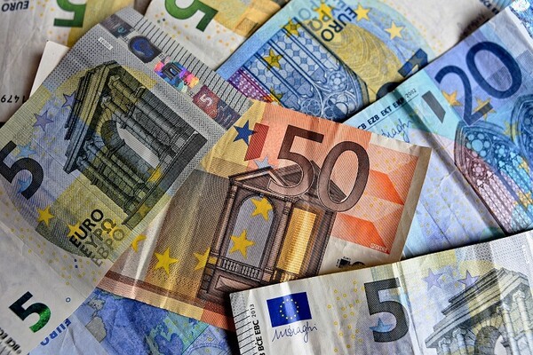Na današnji dan pre 20 godina uveden je evro