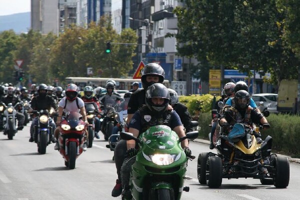 Uz defile dvotočkaša zatvorena moto-sezona (FOTO)