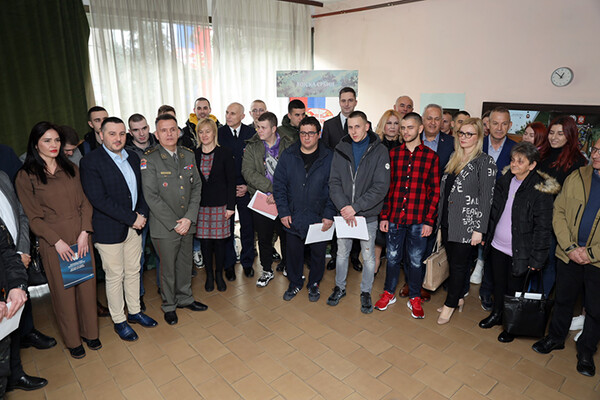 Na dobrovoljno služenje vojnog roka u martovskom roku ispraćeno 26 kandidata
