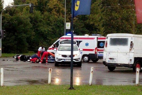 FOTO: Udes na Podbari, povređen motociklista