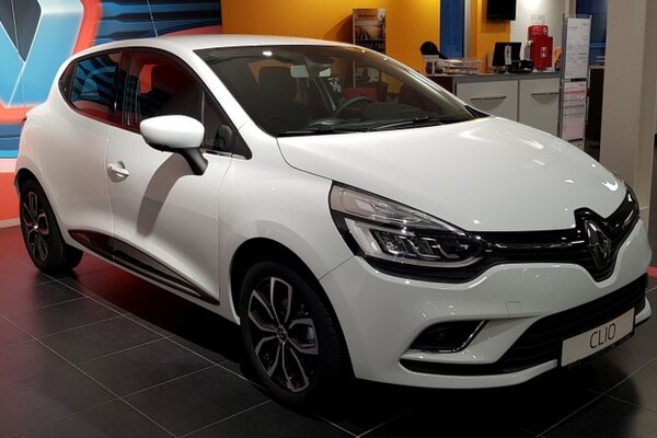Sajamska ponuda Renault vozila u salonu "Stojanov auta