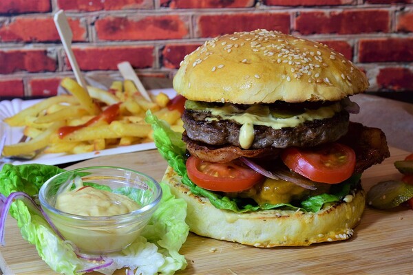ISTRAŽUJEMO: Evo gde u Novom Sadu možete pojesti odličan burger (FOTO)