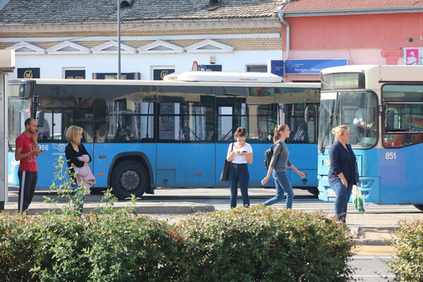 Novosađanin i državljanin BiH uhapšeni zbog krađe novčanika na autobuskom stajalištu
